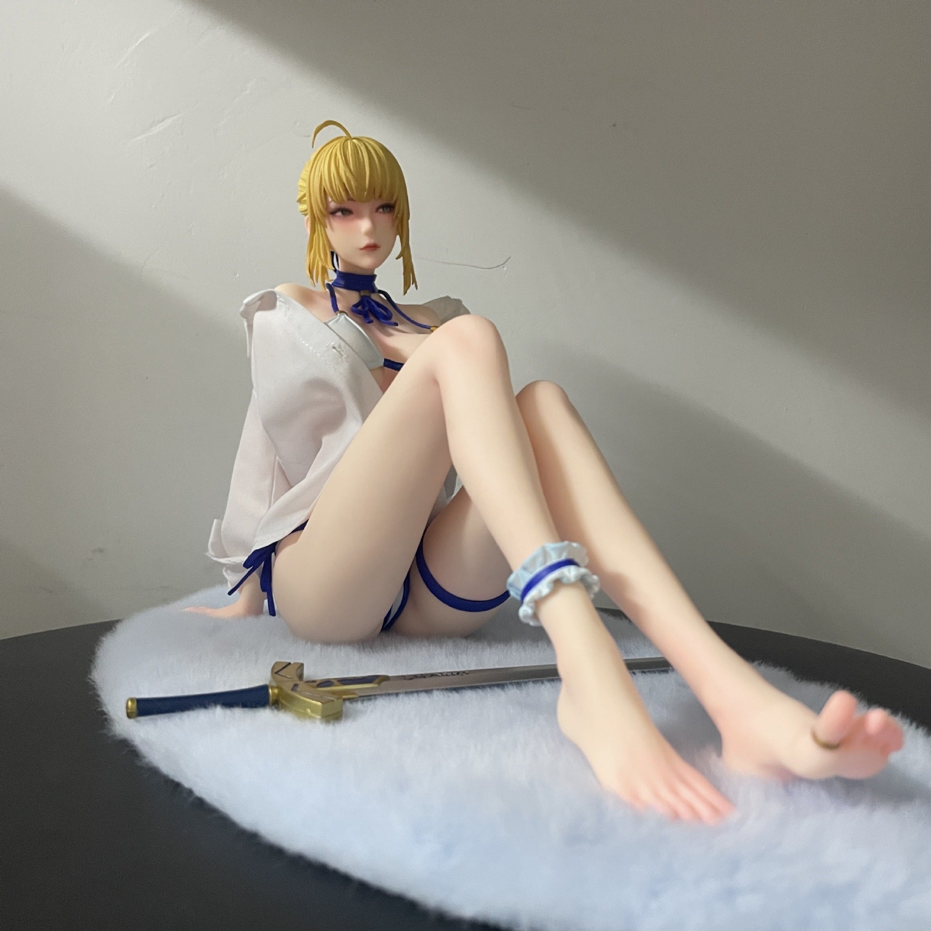 Fate Saber Artoria pajama sitting GK figure