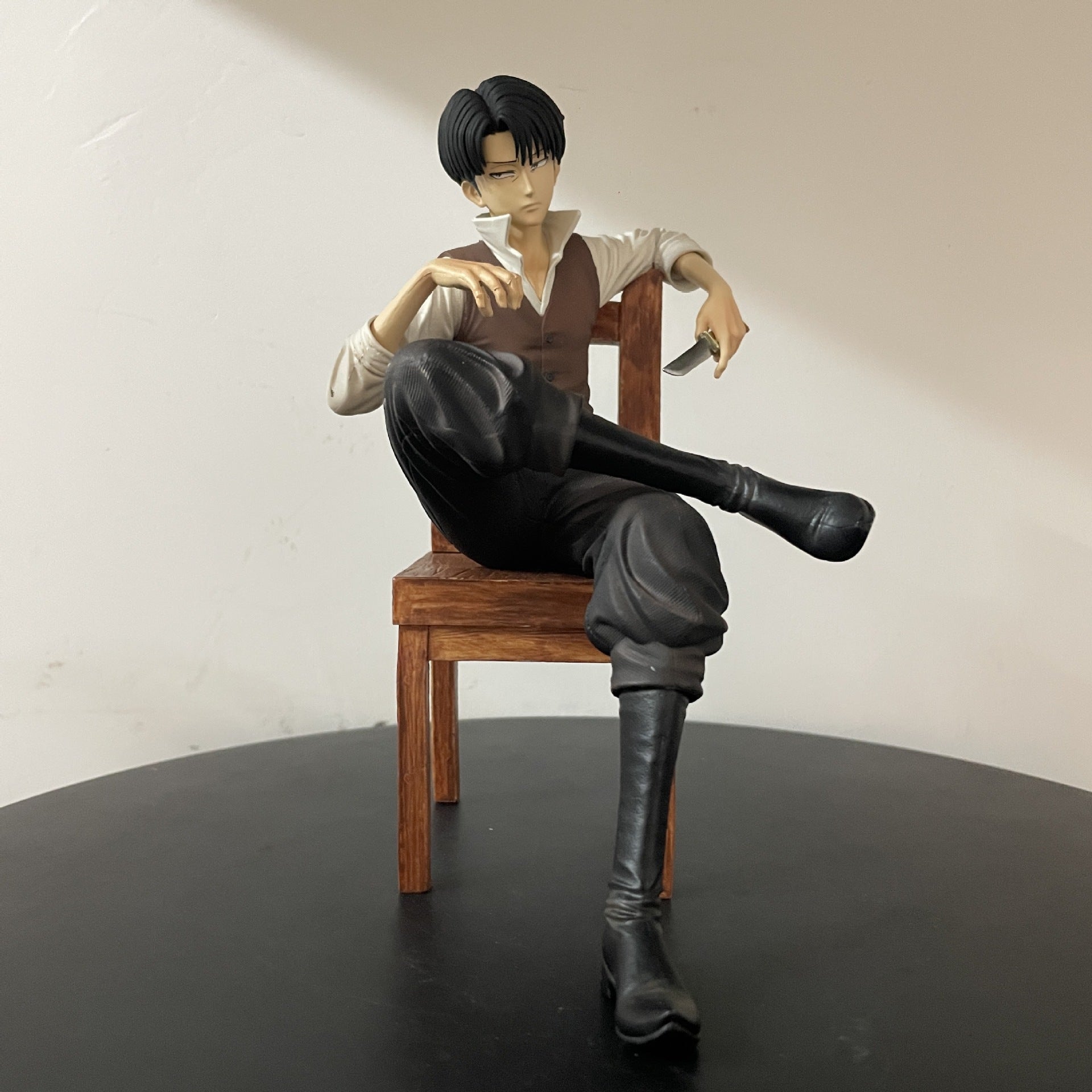 Attack on Titan Levi Ackerman sitting chair figure