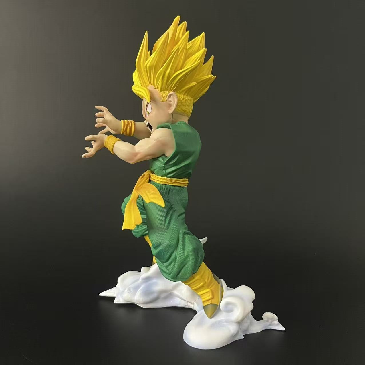 Dragon Ball Z Kid Trunks Super Saiyan figure