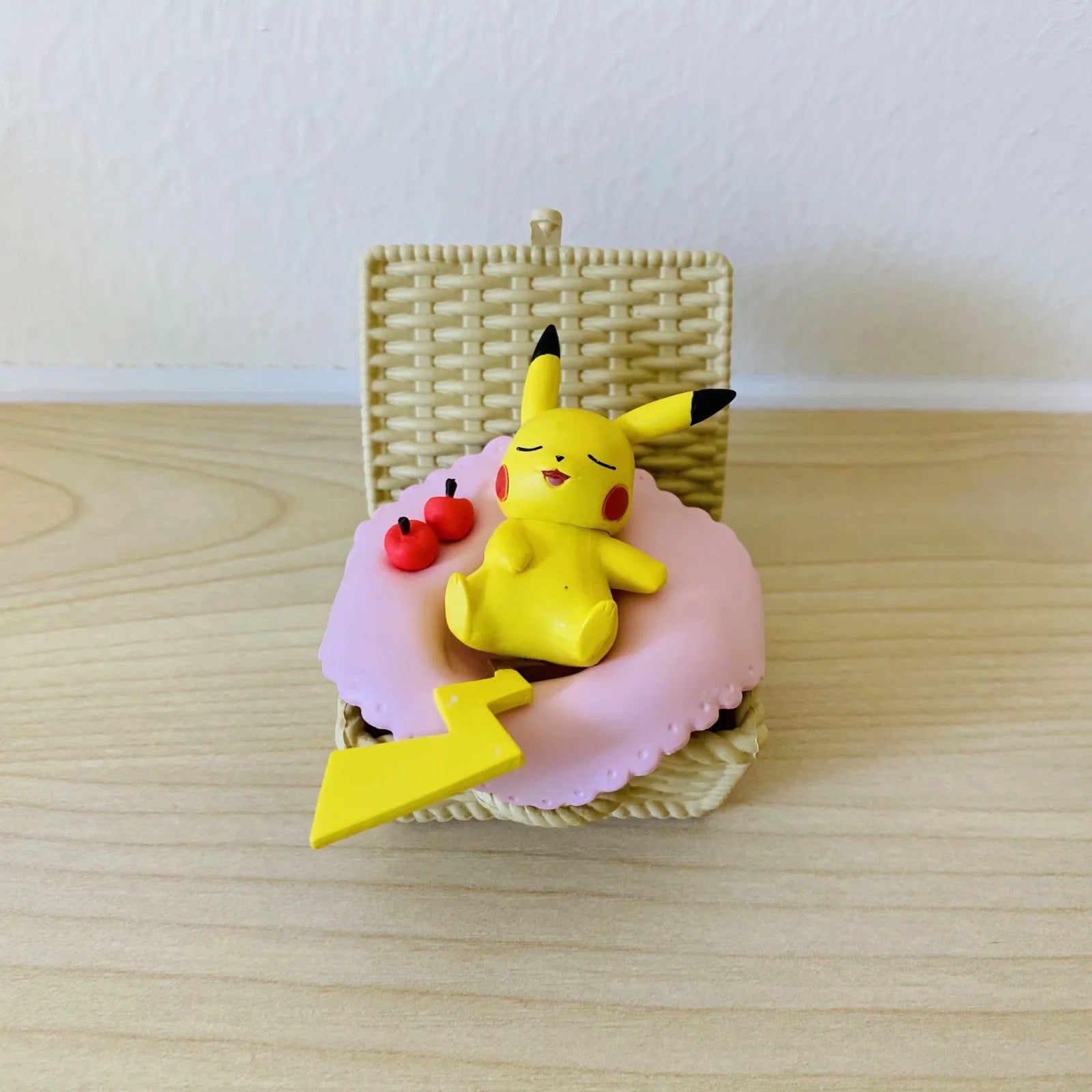 Pokemon Sleeping In Basket GK Mini Figure Set
