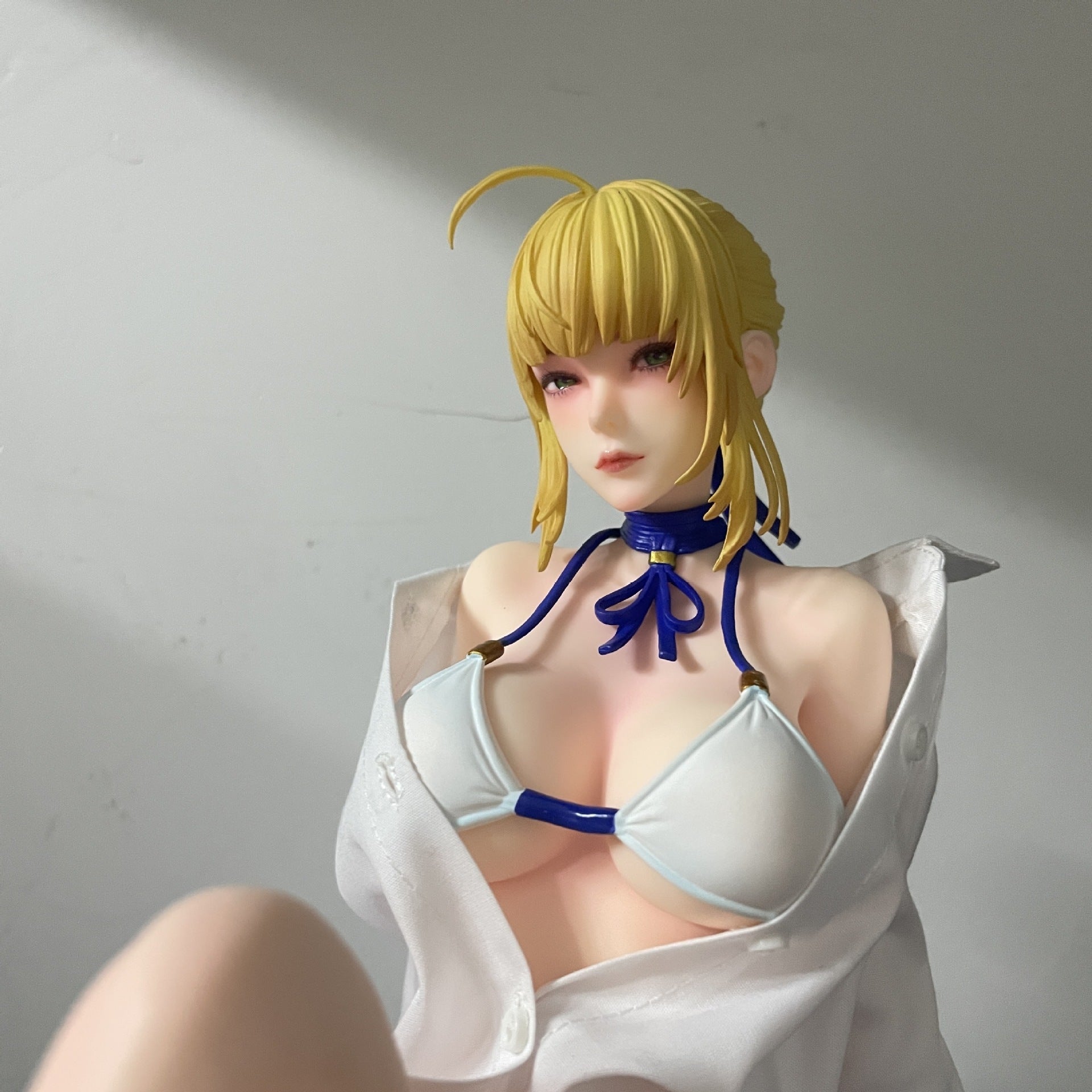 Fate Saber Artoria pajama sitting GK figure