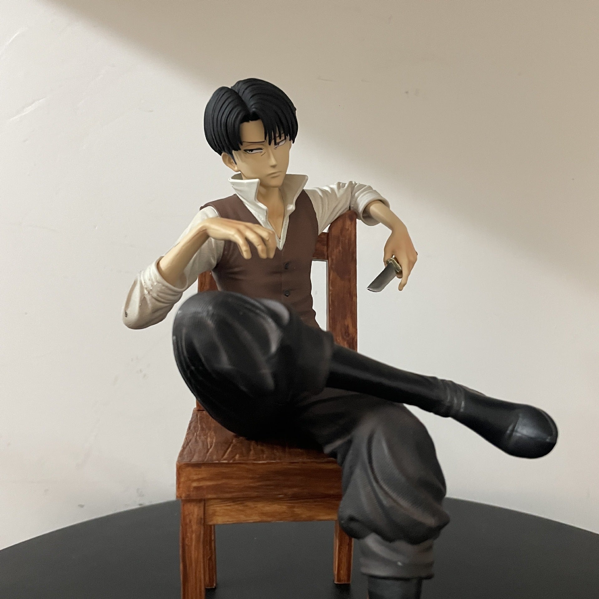 Attack on Titan Levi Ackerman sitting chair figure