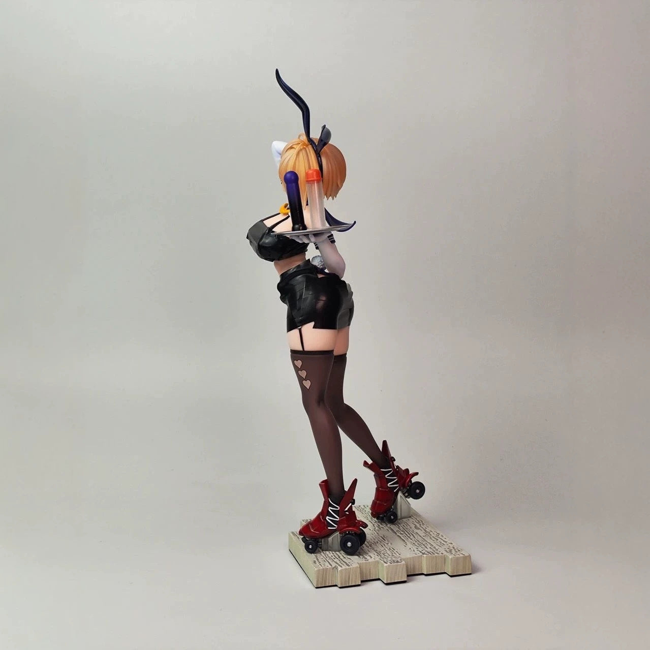 bunny girl roller skate waitress GK figure