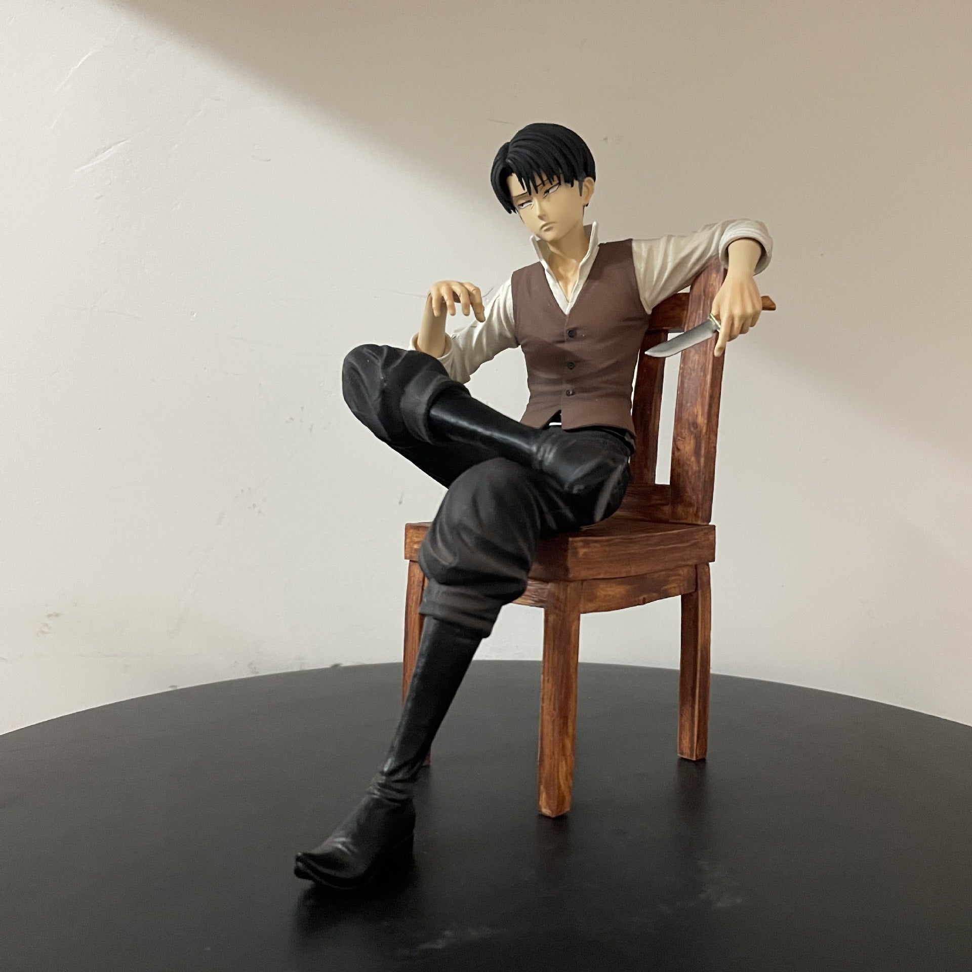 Attack on Titan Levi Ackerman sitting chair figure