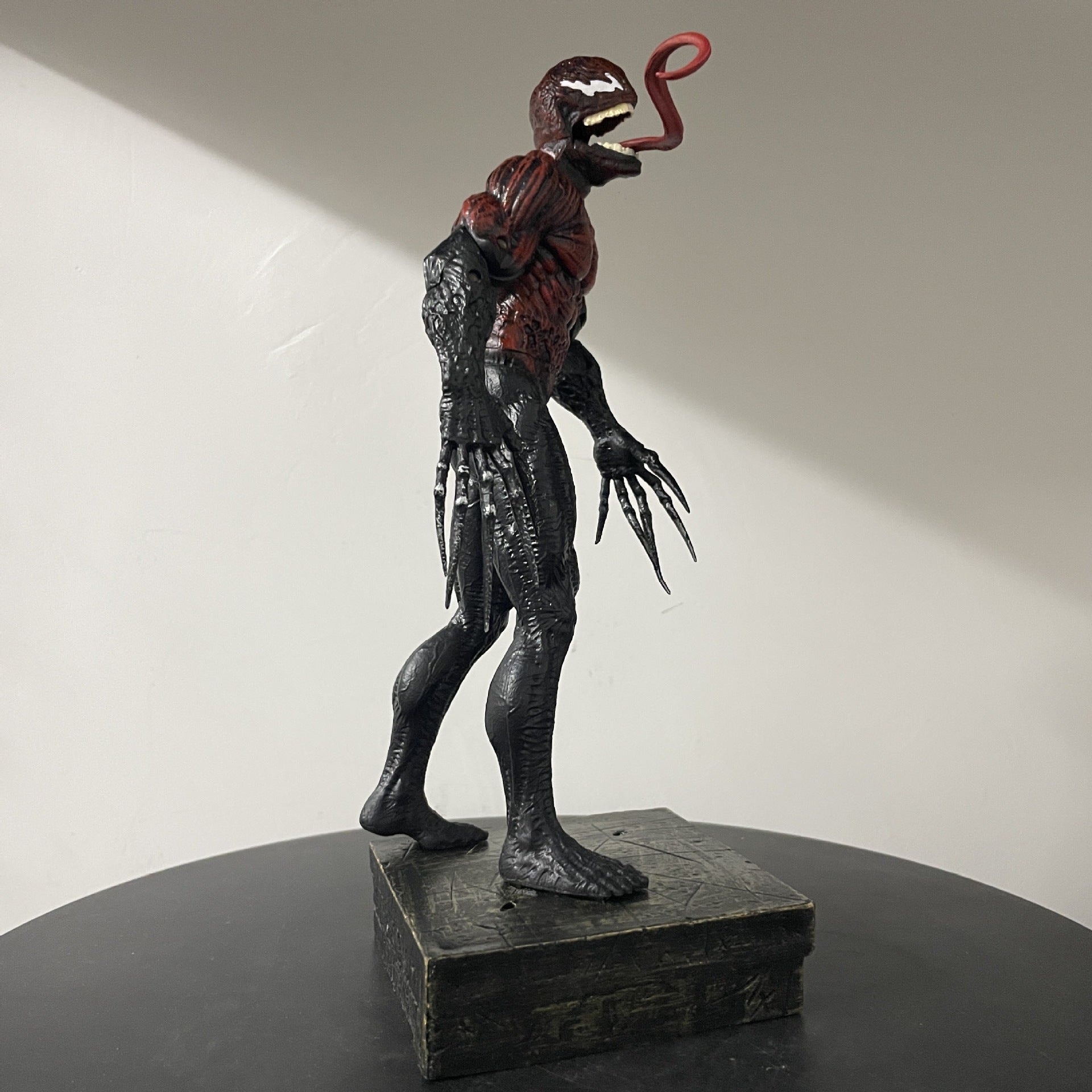 Marvel Carnage figure statue
