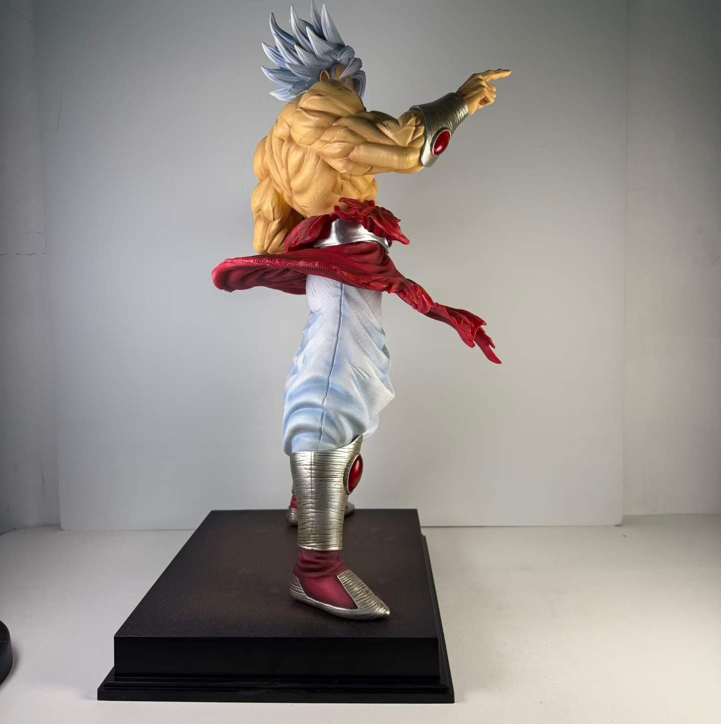Dragon Ball Broly white hair figure