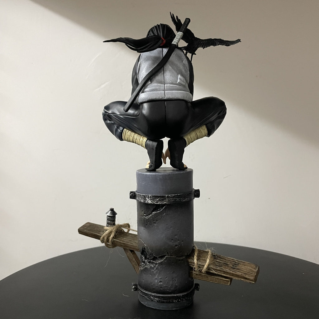 Naruto GK Monthly Reading Crow Itachi Uchiha Electric Pole Squatting Chassis Desktop Ornament Model Box Set Handmade