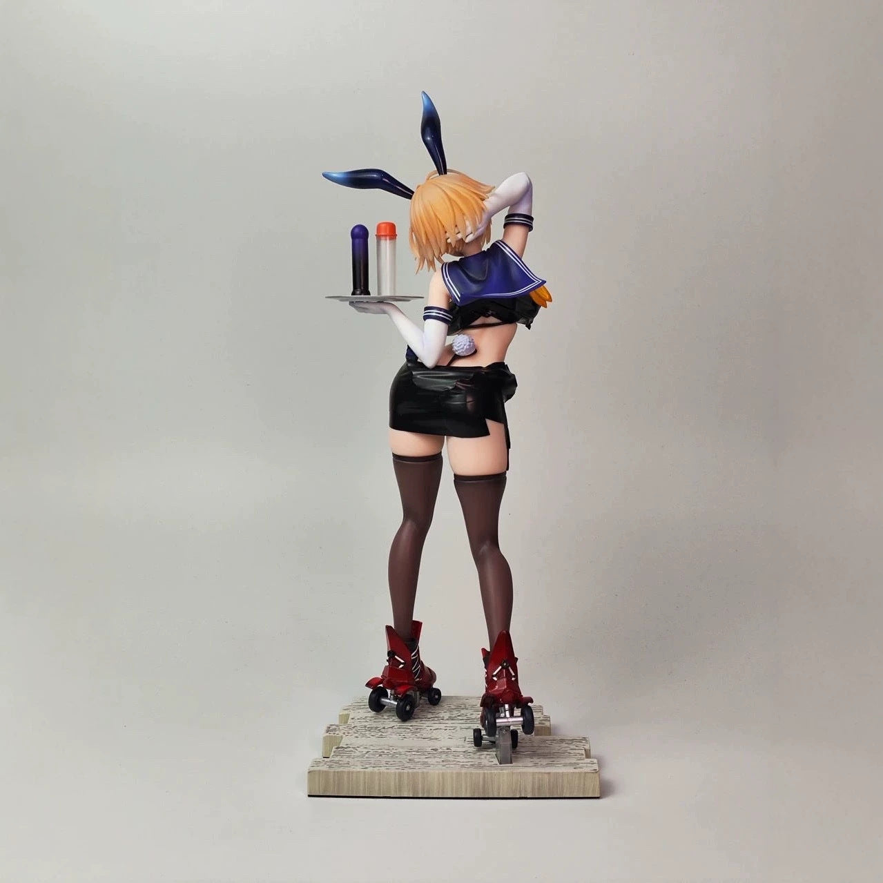 bunny girl roller skate waitress GK figure