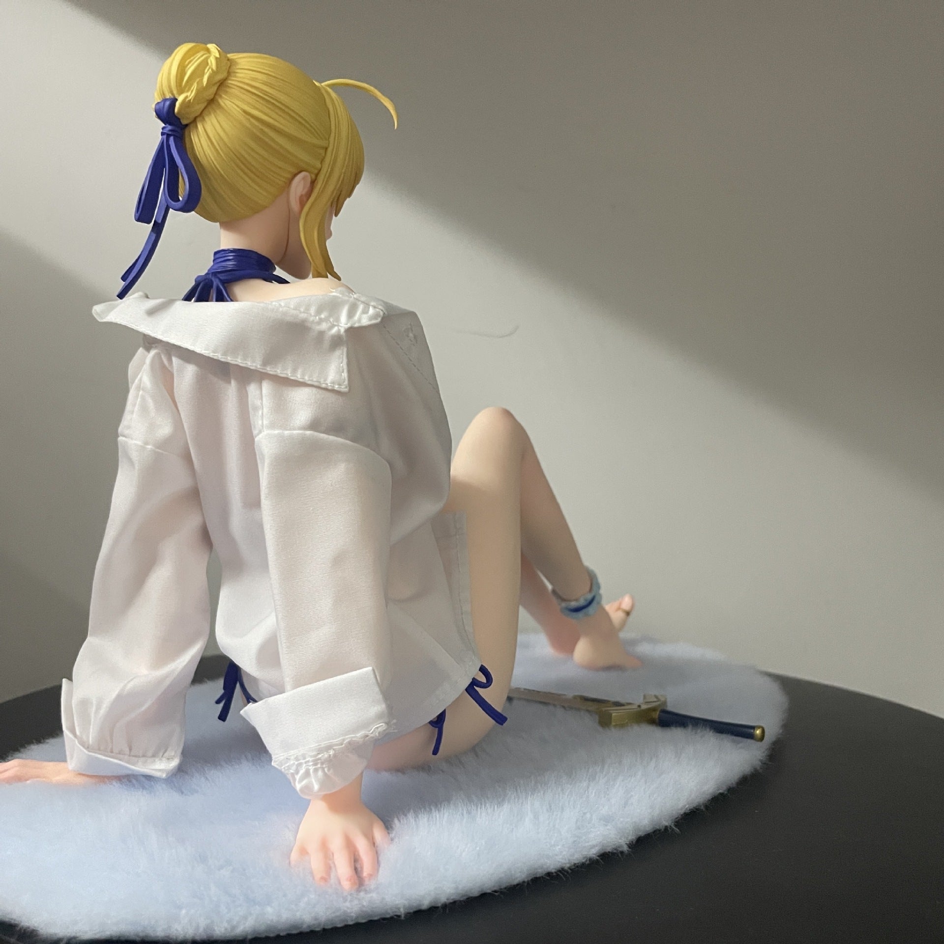 Fate Saber Artoria pajama sitting GK figure