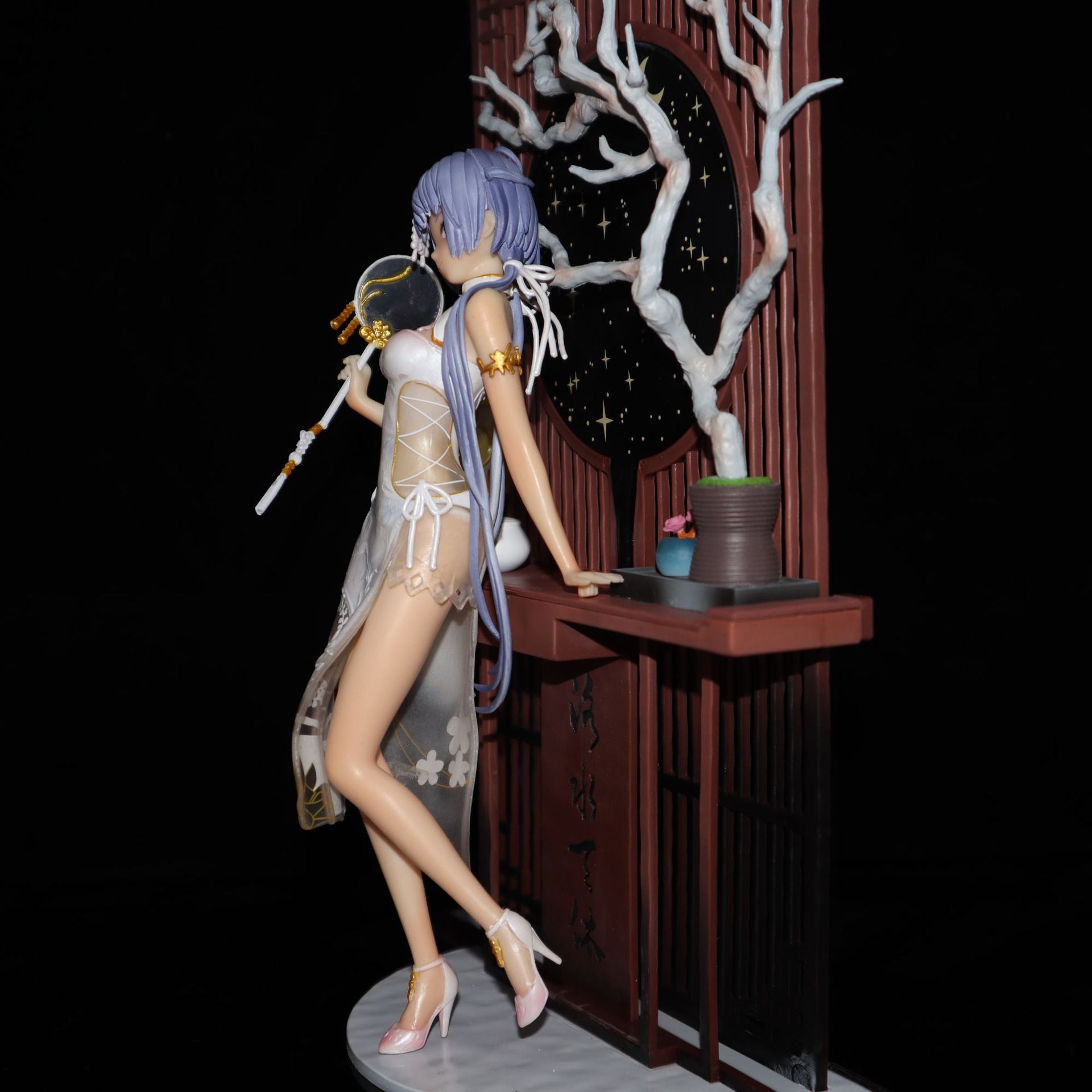 Luo Tianyi Chinese dress statue