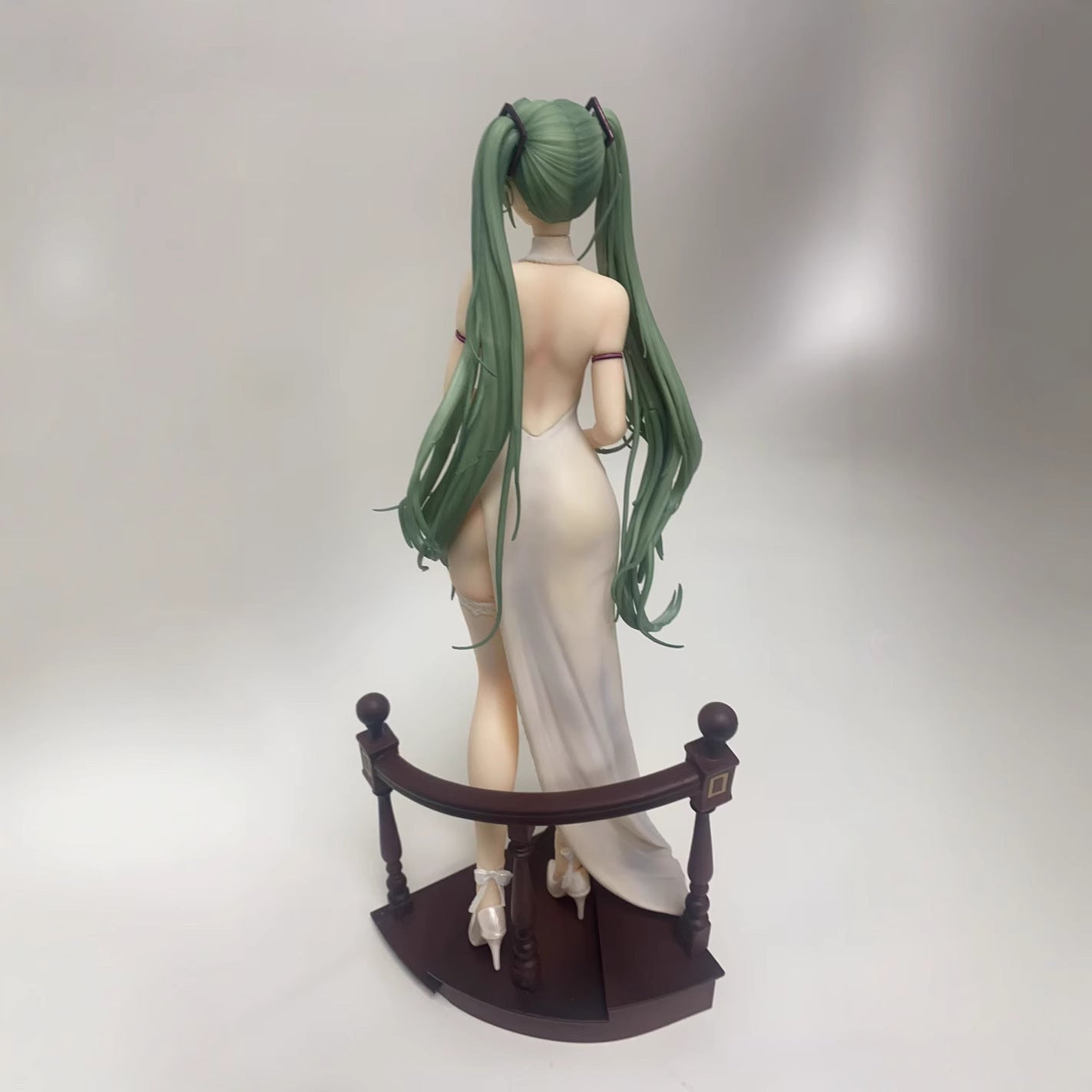 Hatsune Miku white evening dress gk statue