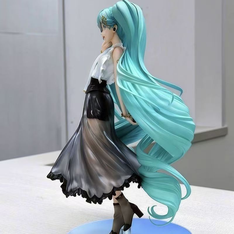 Hatsune Miku casual fashion outfit figure