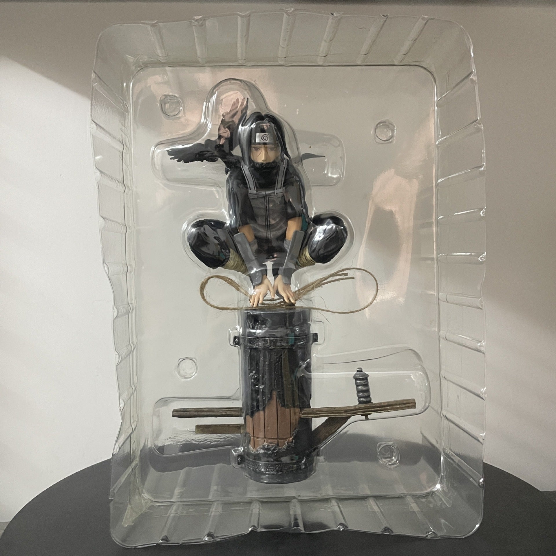 Naruto GK Monthly Reading Crow Itachi Uchiha Electric Pole Squatting Chassis Desktop Ornament Model Box Set Handmade