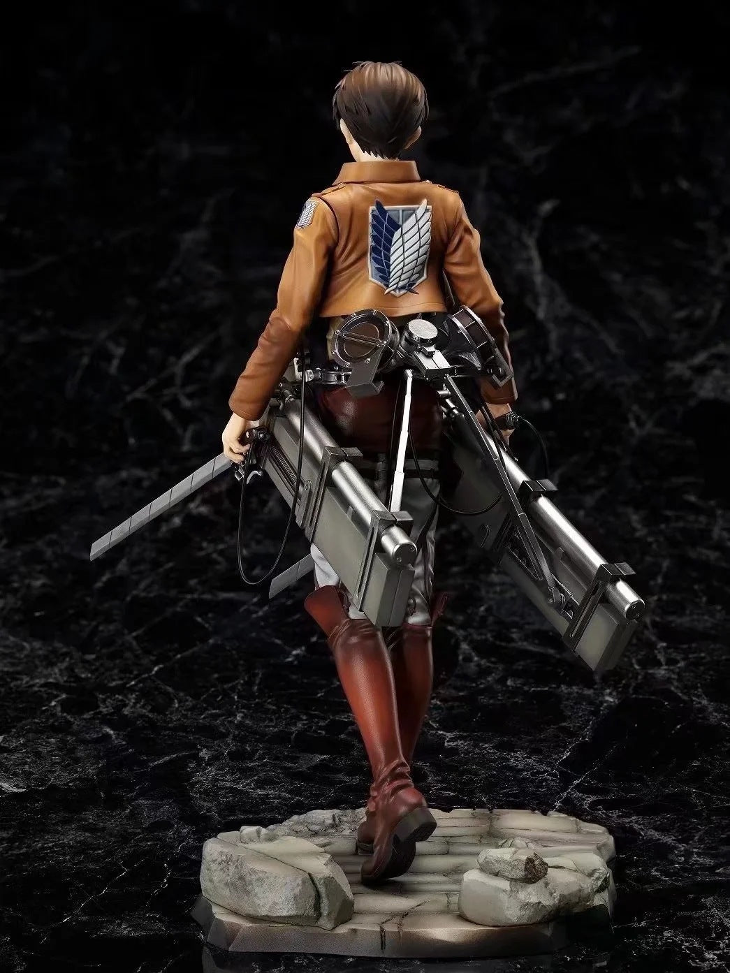 Attack on Titan Eren Levi double figure statue