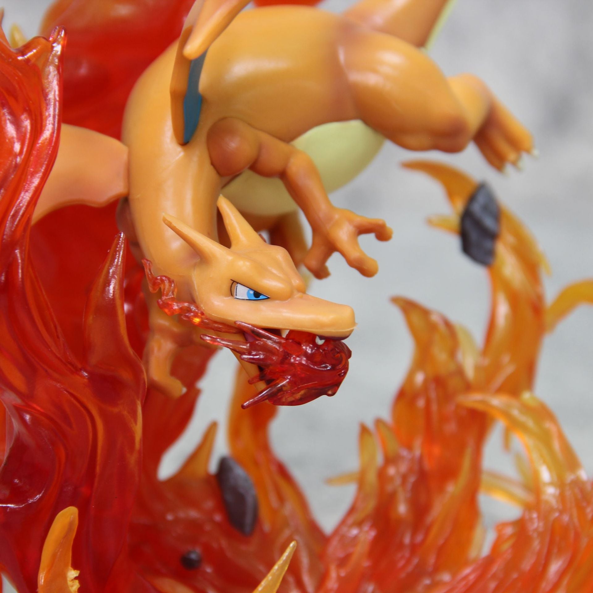 Pokemon Charizard Normal And Shiny Color Fire Flame Effect Diorama Statue Set