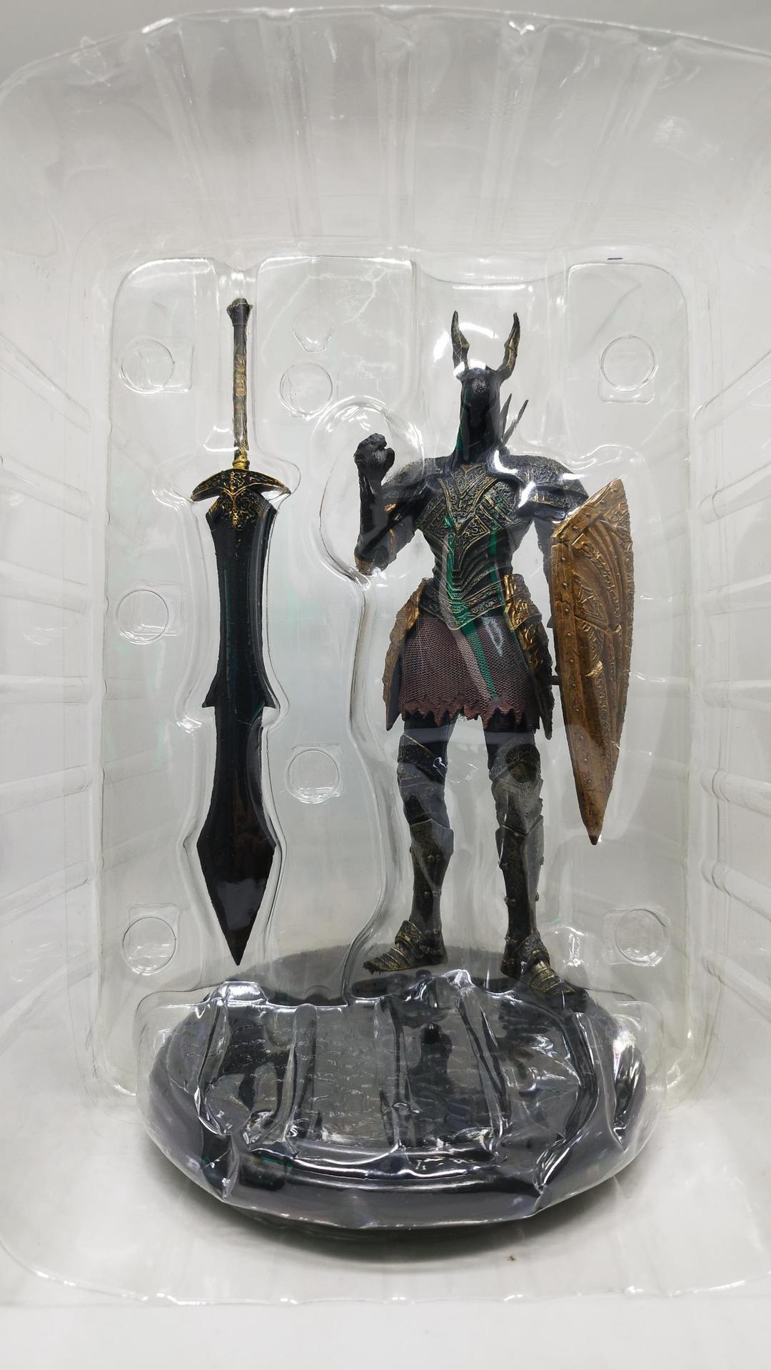 Dark Souls Black Silver Knight statue
